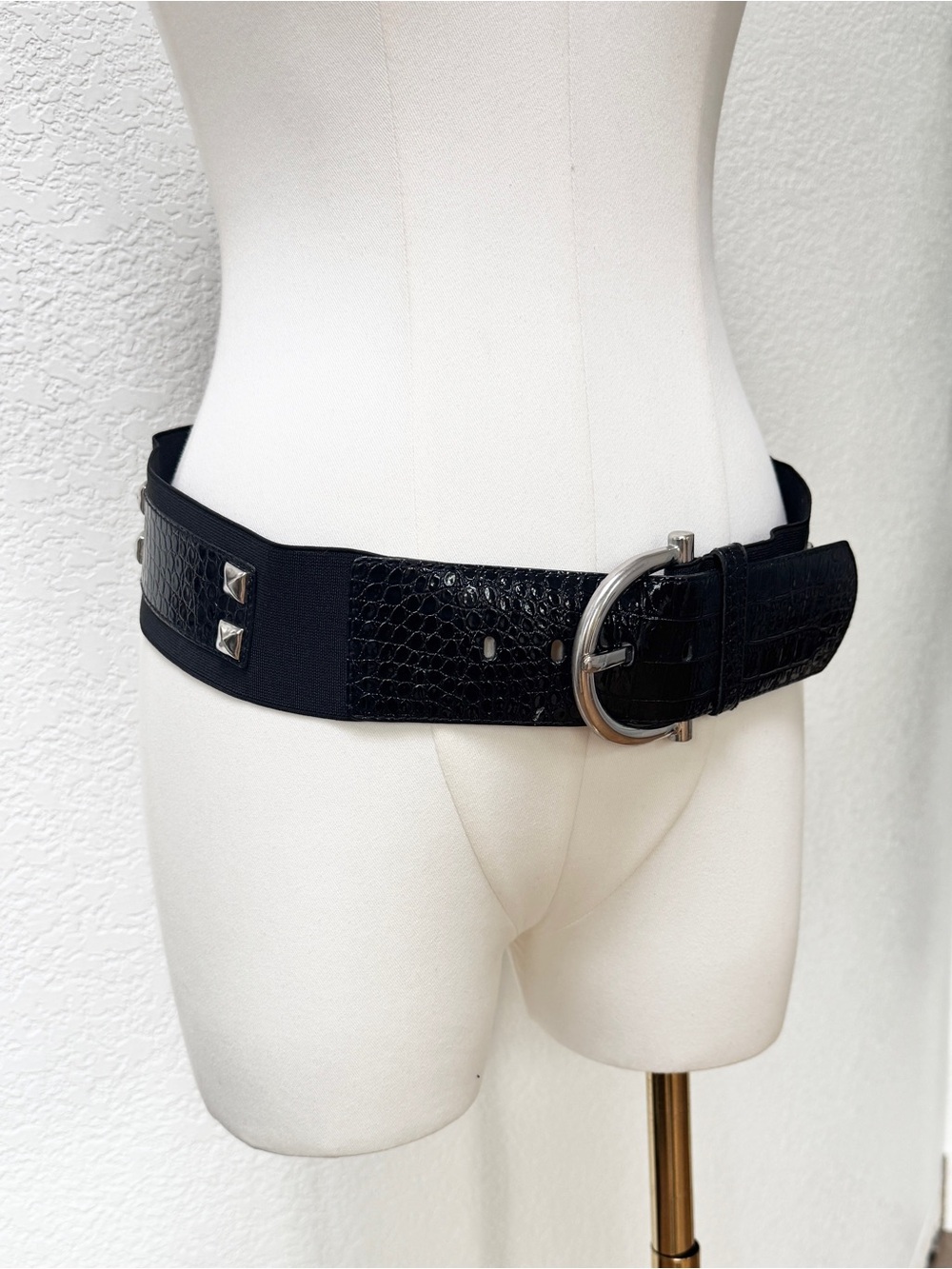White House Black Market Metal Studded Faux Crocodile Stretch Belt M 28-34โ